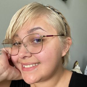 Meet your Posher, Casey